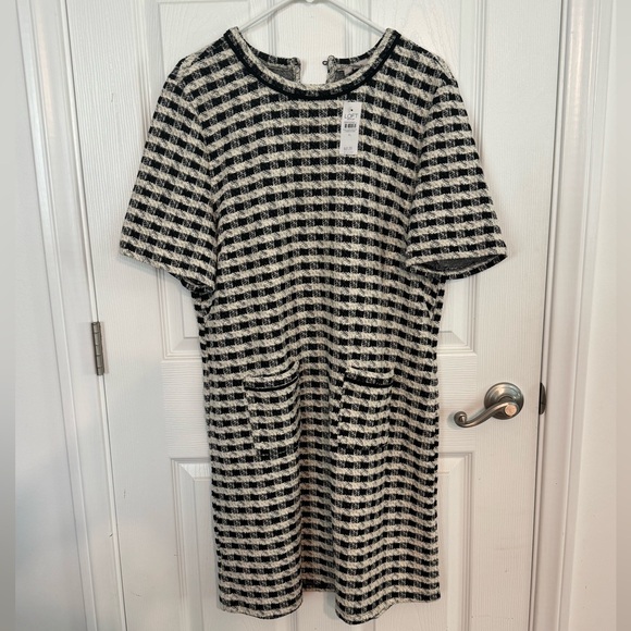 4511318 Black Checkered Shift Dress